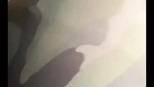 Dışarıda amcığımla eğleniyorum