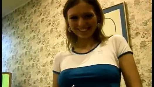 Deneyimli adam genç üniversiteli güzel Luba Love'ı sikiyor