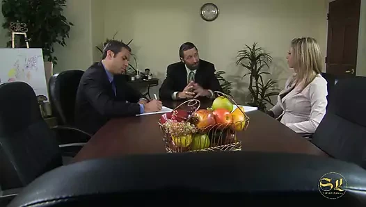 Barbara Summer ve Brooke Banner orgazm olmak için amlarını ovuyor