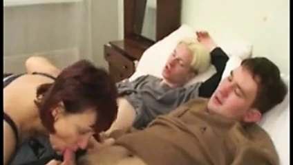 Amalia seviyor genç musluklar iv, bir derleme