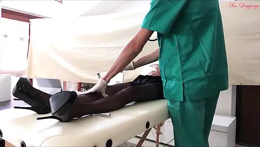 Doktor yüzüme boşalıyor