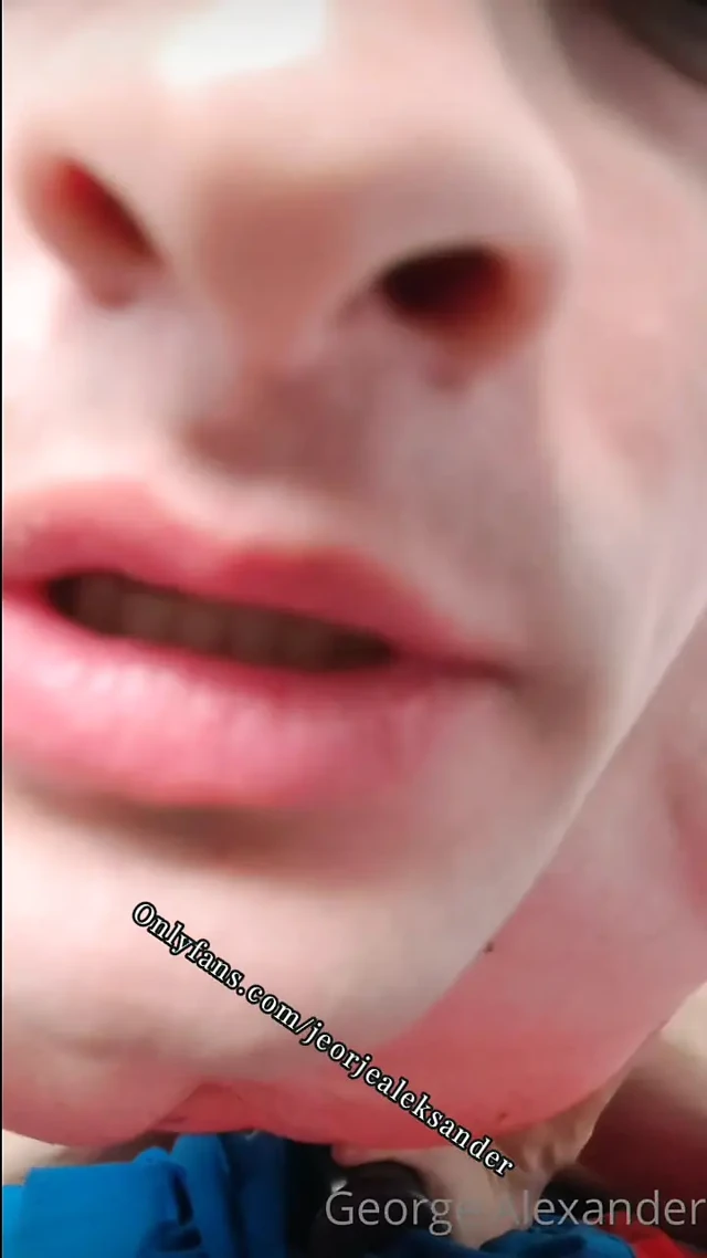 Öpüşme ile yeni sözlü video
