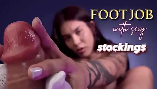 Seksi çoraplı ayakla mastürbasyon