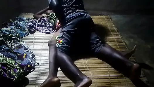 Utangaç kız Mimi ilk sikiş randevusunda