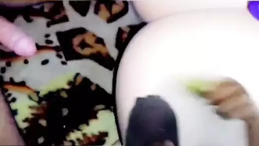 Ateşli ev kocası karıma bakıyor ve götümü sikiyor ve altı