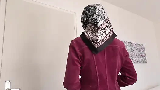 Güzel saten başörtüsü gösterisi, 31 talimatı, Lady Victoria Valente