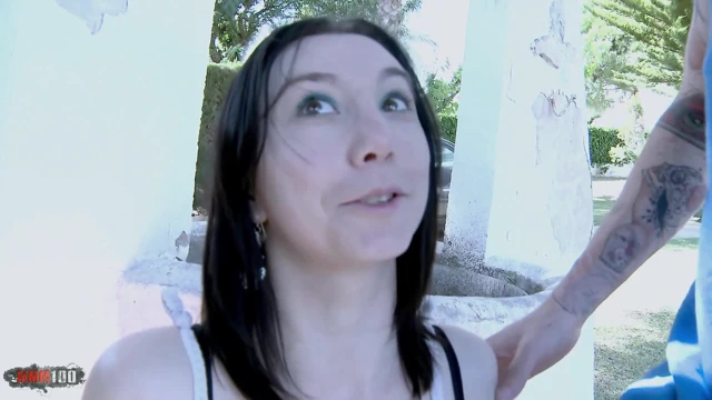 Lily Francesca Kevin White genç fransız öğrenci Lily Francesca ile açık havada sikişiyor