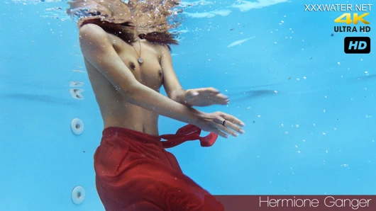 Küçücük sıska porno hermione ganger içinde the havuz