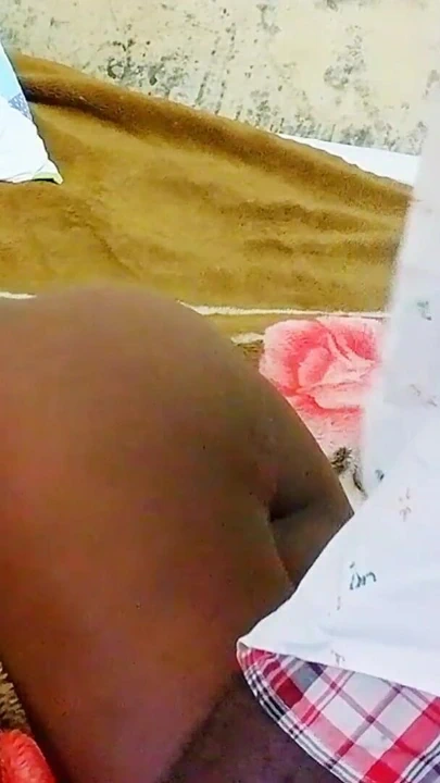 Onu mastürbasyon yaparken buldum ve en sevdiğim tarzla onu sikmek için baştan çıkarıldım | Klip 1