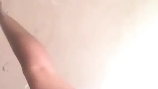 Afrikalı kadın amına dokunuyor