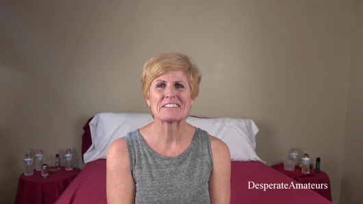 Çaresiz amatörler crimson ateşli orta yaşlı seksi kadın sıkı amcığını ateşli büyük zenci yarağı eyleminde sert siktiriyor