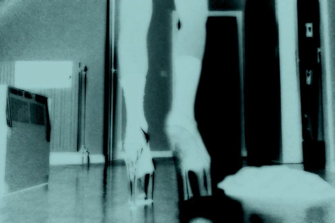 File çoraplı ve fahişe topuklu kadın fahişe