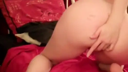 Tombul kız arkadaş evde tek başına eğleniyor