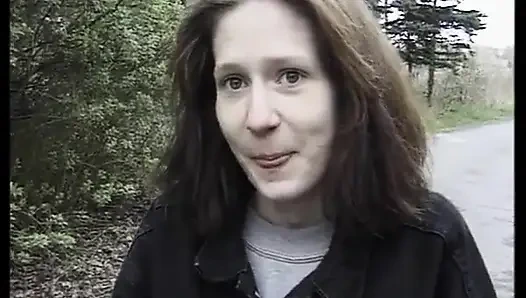 Almanyalı genç kız yaşlı adam tarafından sıkı amından sikiliyor