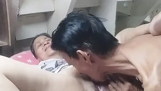 Она соблазняет меня всегда чем лижет ее киску