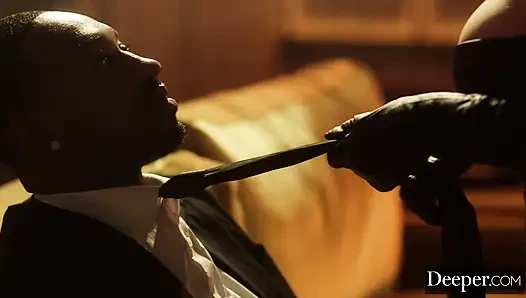 Derin. Büyük zenci yarağına aç küçük gavat sert güç oyununda sert sikilmeyi talep ediyor