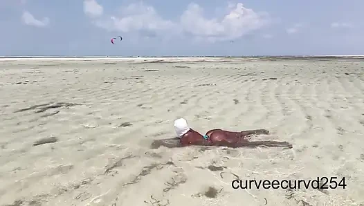 Afrika'da Halka açık Bir Plajda Teşhir