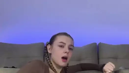 Büyük dildo ile ilk kez anal sikiş