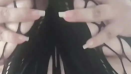 Bak nasıl benimle oynuyorum, senin için okşuyorum