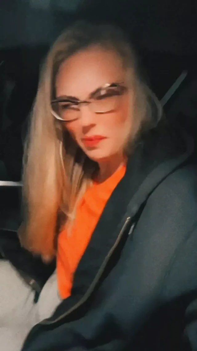 Не могли бы вы сказать этой девушке-мечте "идти дальше"?