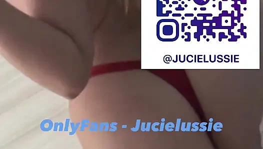 Jucielussie büyük dildo ile anal sikişiyor