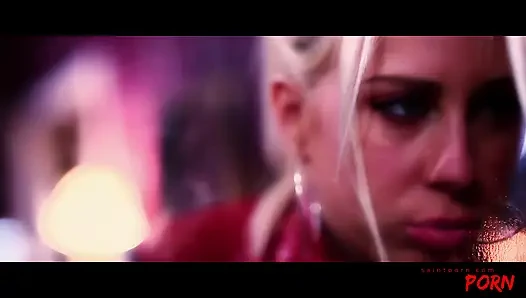 Carla Cox ve Megan Coxxx lastik şehvet içinde