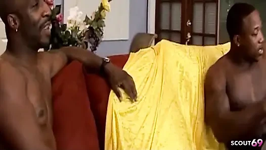 Seksi zenci genç adrianna davis ilk büyük zenci yarağı anal üçlü sikişiyor