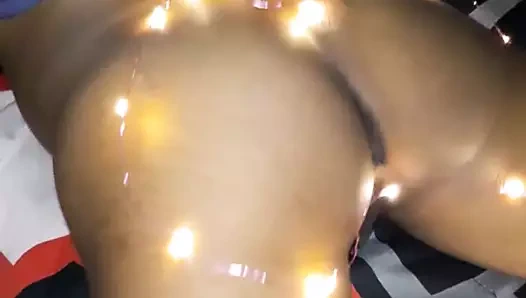 Hafifçe aydınlatılmış ms. ganimet kırmızı