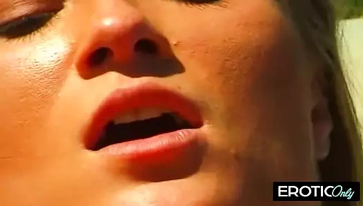 Amının içinde istiyor ve sert istiyor