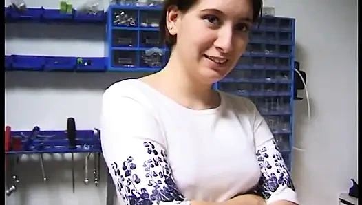 Брюнетку-шлюшку отшпилили в экшене в видео от первого лица