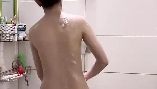 Горячий душ красивой малайки в Пенанге