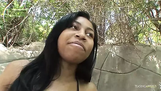 Büyük kıçlı abanoz sert bir penise bindiğinde kesinlikle durdurulamazdı