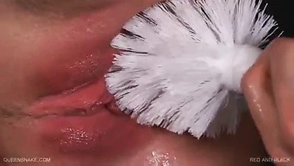 Queensnake.com - kırmızı ve siyah 1