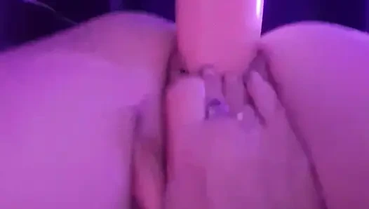 13 inçlik dildoma biniyorum