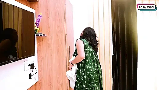 Güzel çift romantik sert seks yapıyor