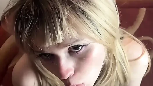 Onu yemeye çalışıyor. Bakış açısı oral seks
