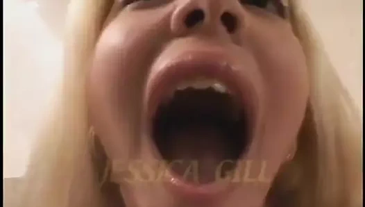 Genç sarışın boşalmak için ağzını geniş açıyor final