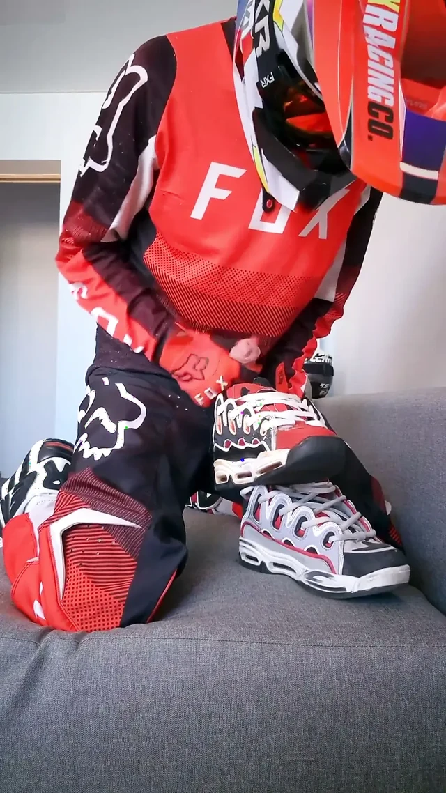 Mxgear giyip Osiris spor ayakkabılarımı sikiyorum