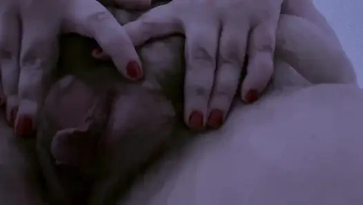 Üvey anne kız arkadaşının yanında seni sikiyor