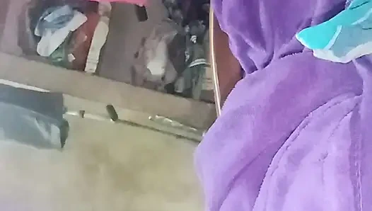 Kayınbiraderim Yarağımı Yakaladı, Emdi, Sonra Bana Dağları Gösterdi Ve Üstüme Çıktı, Beni Solmaya Bıraktı.