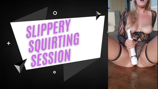 Bu azgın orta yaşlı seksi kadın öğretmen okulda yorucu bir günün ardından tüm stresini böyle serbest bırakıyor