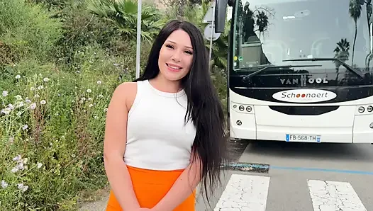 Sokakta Bir Tanrıçayla Tanışıyorum ve Onu Dışarıda Sevişiyorum - Lola Bratz