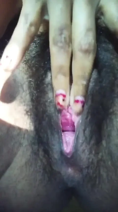 Hintli kız aldatırken yakalanıyor ve mastürbasyon yapıyor