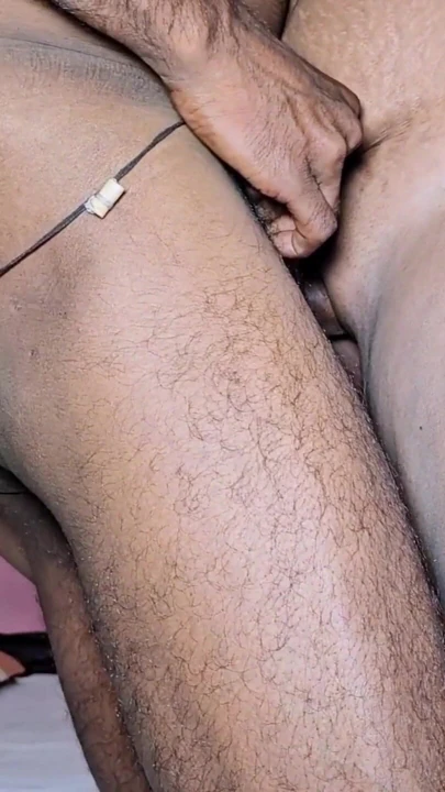 Hintli seksi evli kadın kocasını aldattı ve onun tarafından sert sikildi | Klip 1