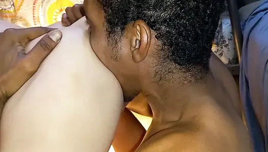 Kocası Karısını Sikmesi Için Büyük Zenci Yarağını Davet Ediyor