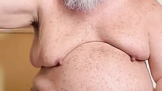 Büyük yaraklı o büyük karınlı ayı