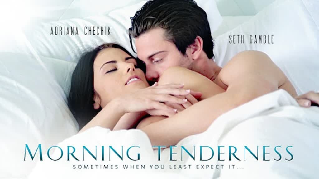 Güzel Adriana Chechik sabah erken saatlerde erkek arkadaşla sikişiyor