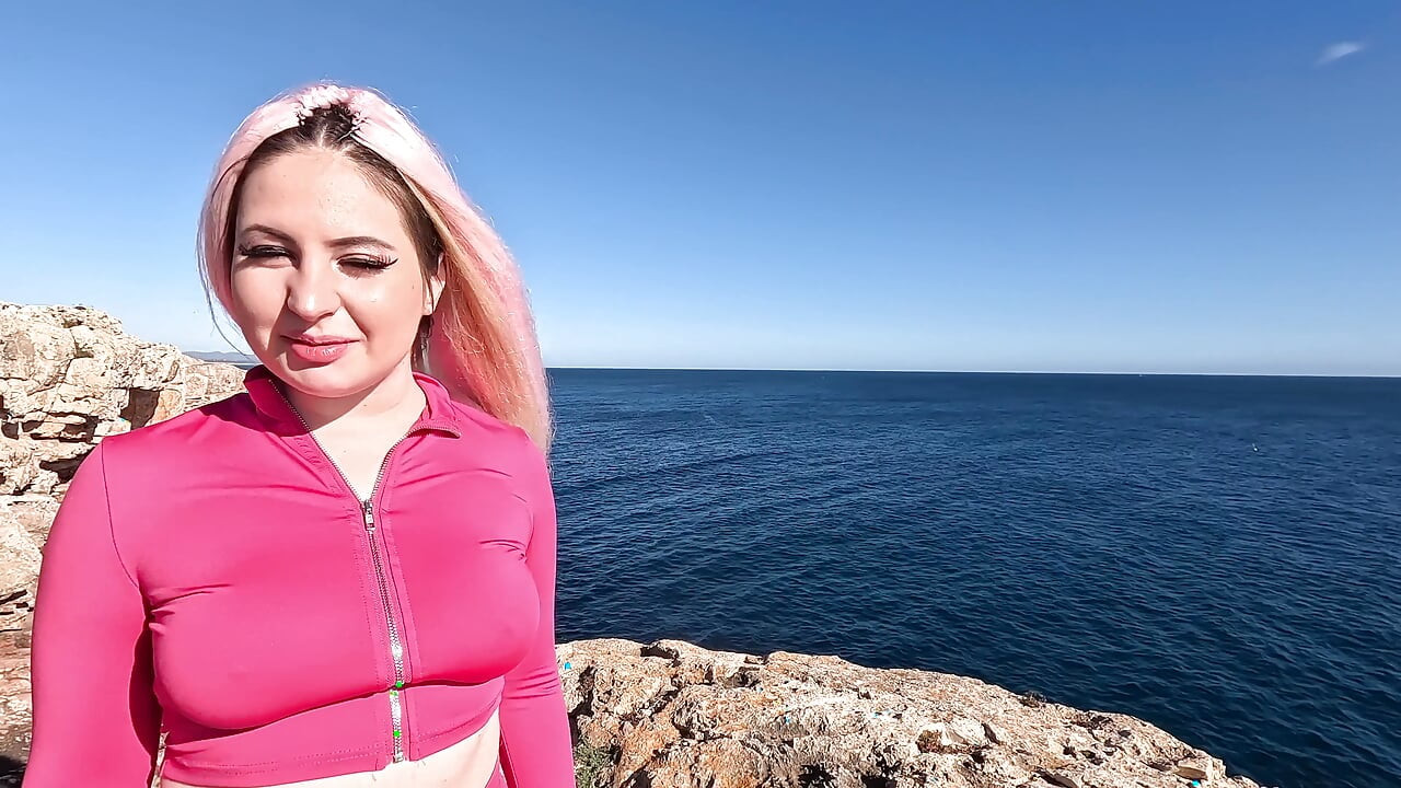 Seksi hatun plajda sert anal sikişmeyi seviyor