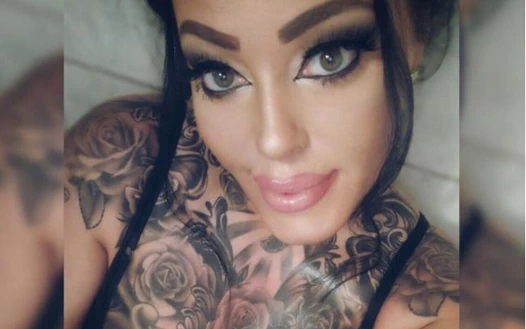 Büyük göğüsler canavar sikişe karşı tanışıyor ve trhoatpie ile tanışıyor