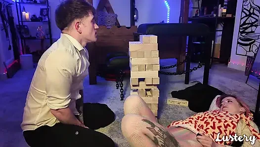 Kız arkadaşımı o kadar iyi sikiyorum ki içine boşalmam için bana yalvarıyor